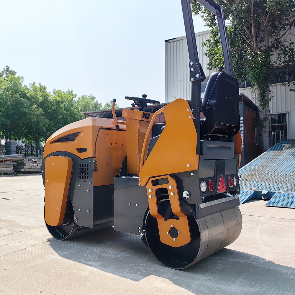 國內的小型壓路機比國外的貴，價(jià)格到底差在哪里？